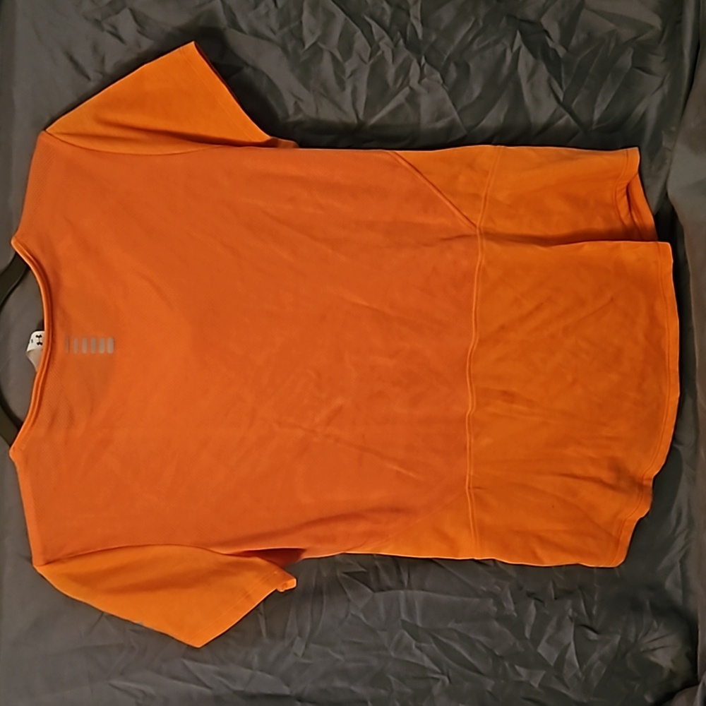 Under armour shirt - Picture 3 of 4